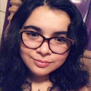 Meet your Posher, Cassie